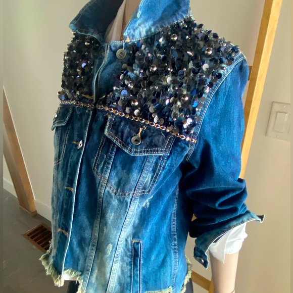 Vintage style Denim Jean Jacket with embellishments. Size M - made in Italy - Picture 6 of 16